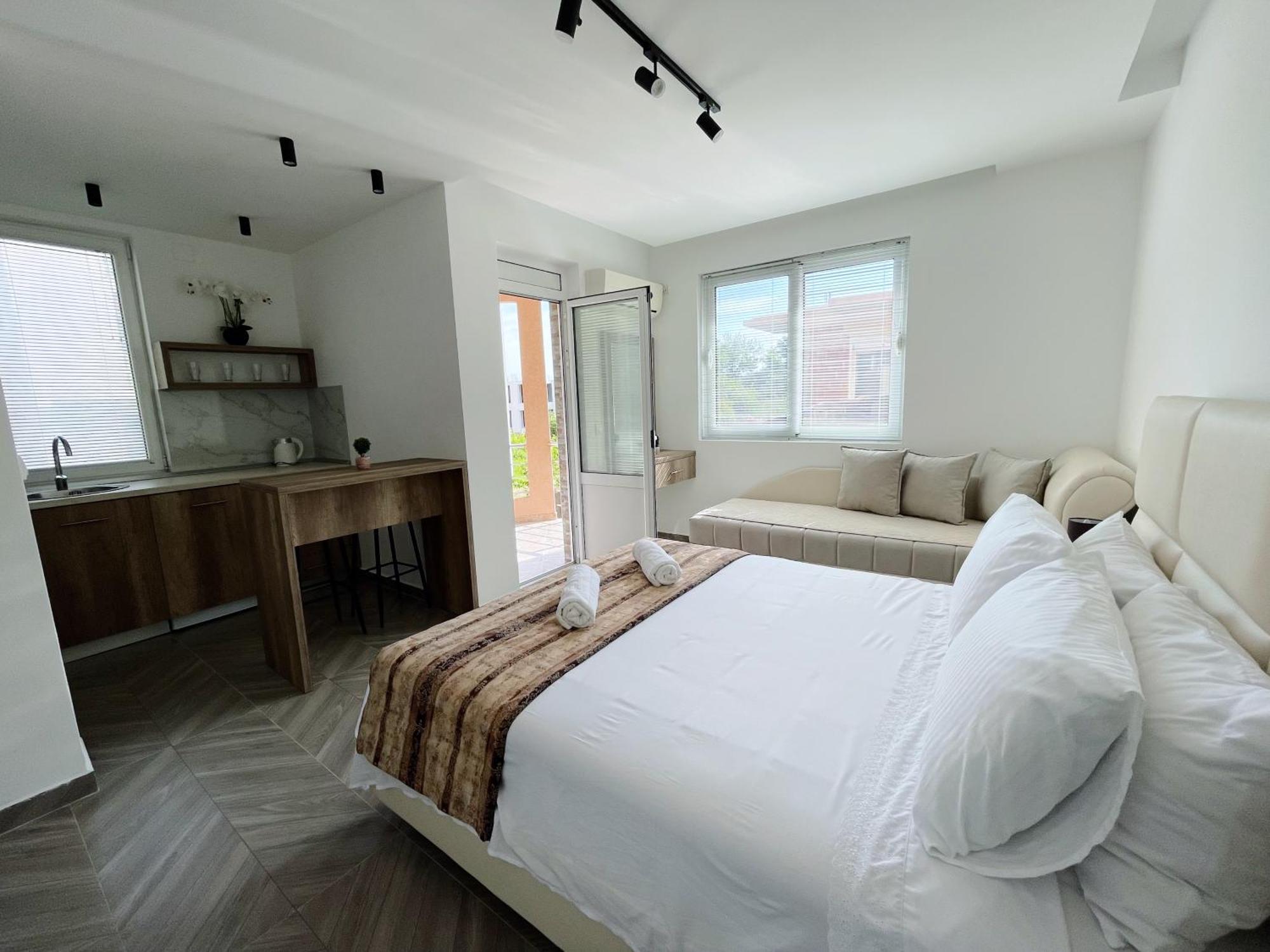 Guest House Koliqi - Hotel & Apartments Ulcinj Zewnętrze zdjęcie