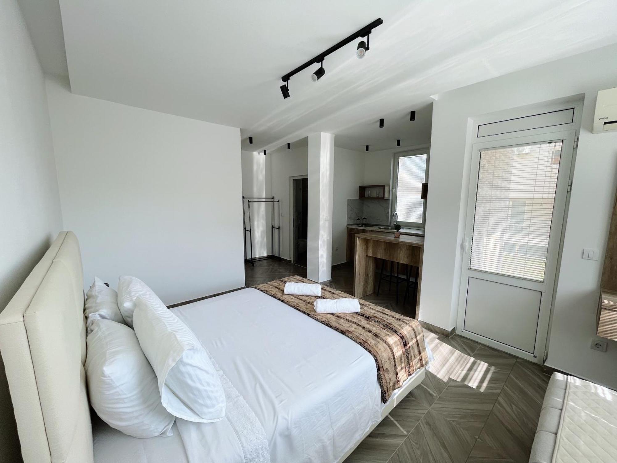 Guest House Koliqi - Hotel & Apartments Ulcinj Zewnętrze zdjęcie